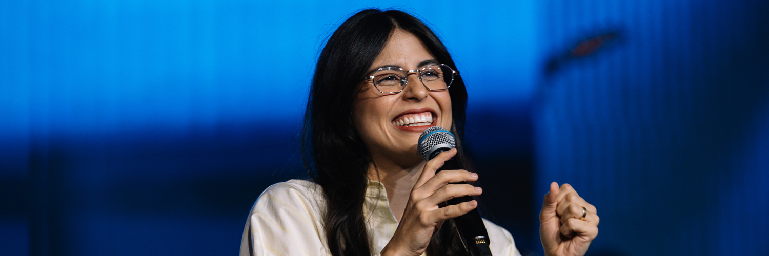 Thays Lessa, (English) Pastora de Jovens